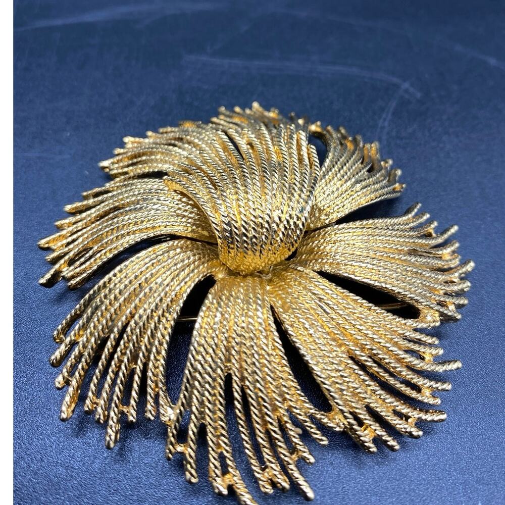 Large Vintage 1960s Monet Gold Tone Cordelia Flower Brooch
